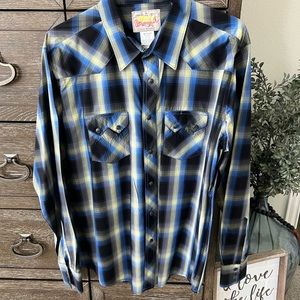 Wrangler long sleeve button up shirt